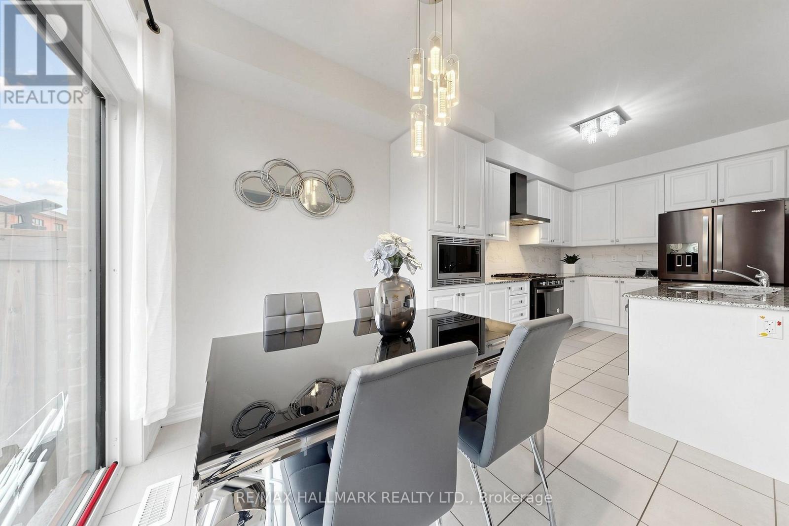 19 Conarty Crescent, Whitby, ON - Indoor Photo Showing Kitchen