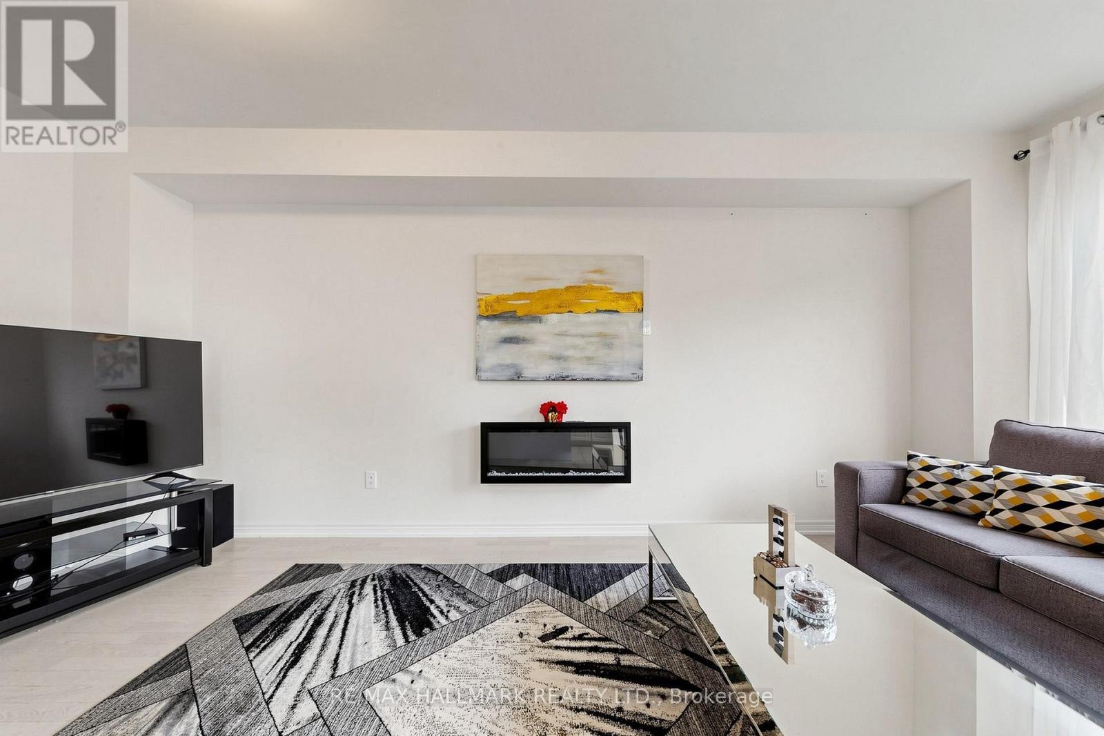 19 Conarty Crescent, Whitby, ON - Indoor Photo Showing Living Room