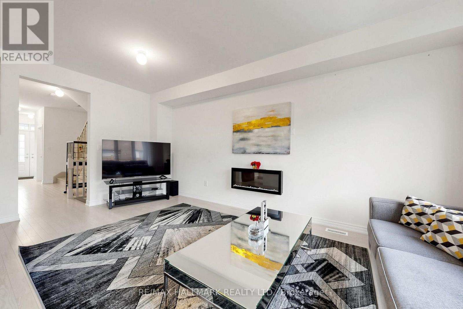 19 Conarty Crescent, Whitby, ON - Indoor Photo Showing Living Room