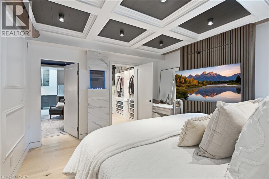 19 Grove Street, Hamilton, ON - Indoor Photo Showing Bedroom