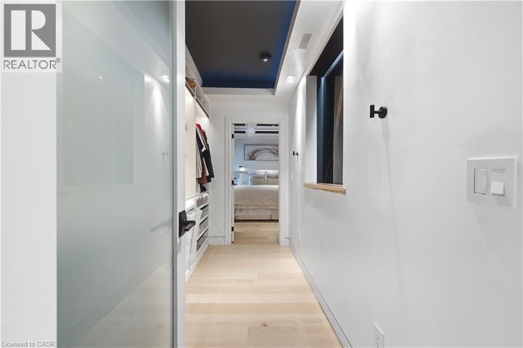 19 Grove Street, Hamilton, ON - Indoor Photo Showing Other Room
