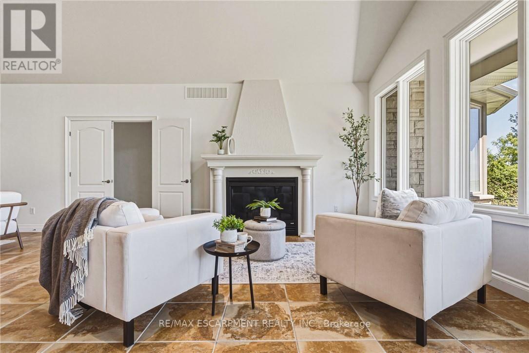 511 Glover Road, Hamilton, ON - Indoor Photo Showing Living Room With Fireplace