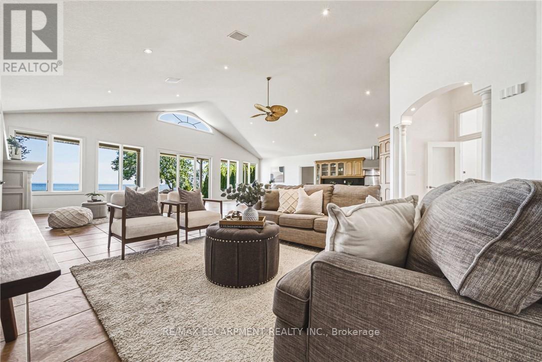 511 Glover Road, Hamilton, ON - Indoor Photo Showing Living Room