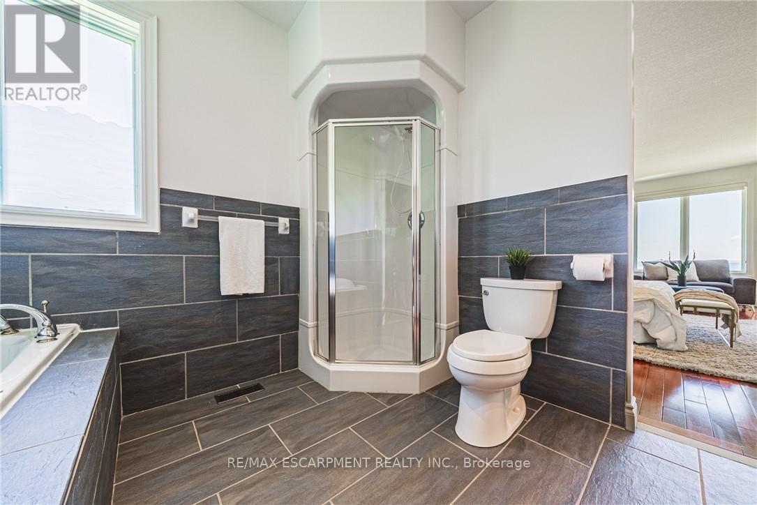 511 Glover Road, Hamilton, ON - Indoor Photo Showing Bathroom
