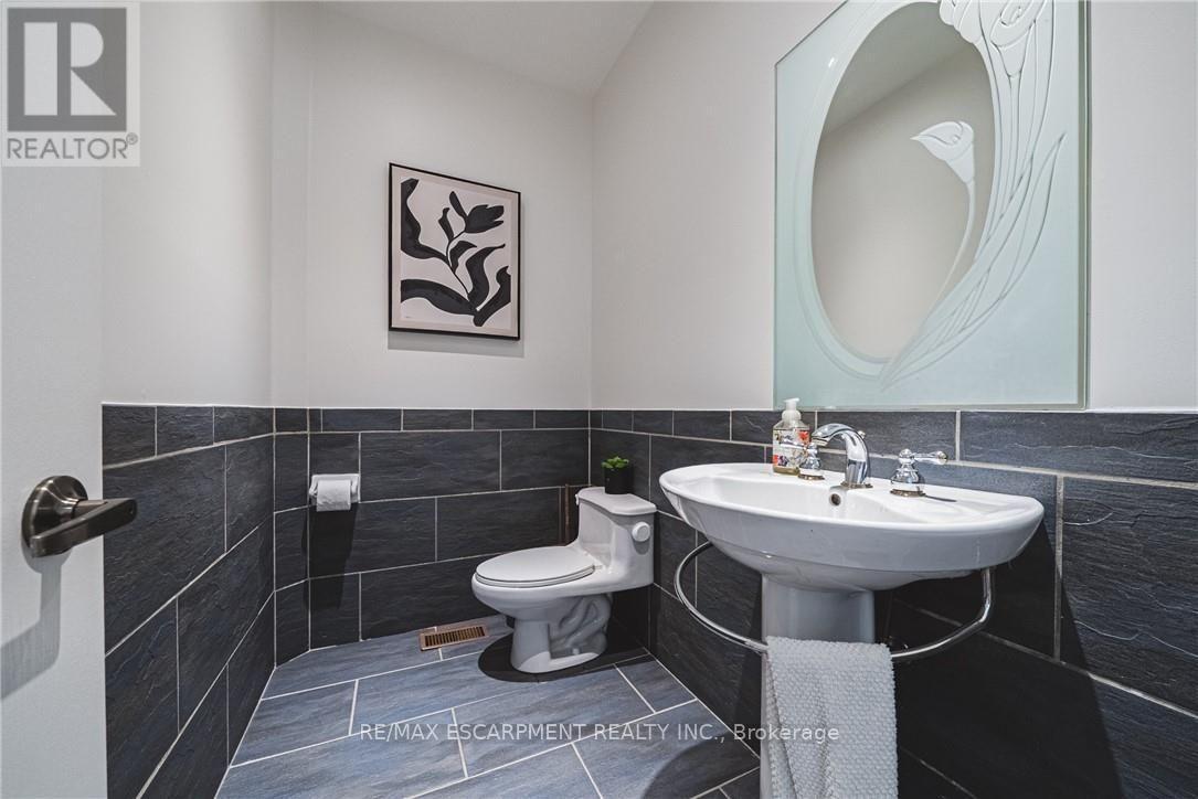 511 Glover Road, Hamilton, ON - Indoor Photo Showing Bathroom
