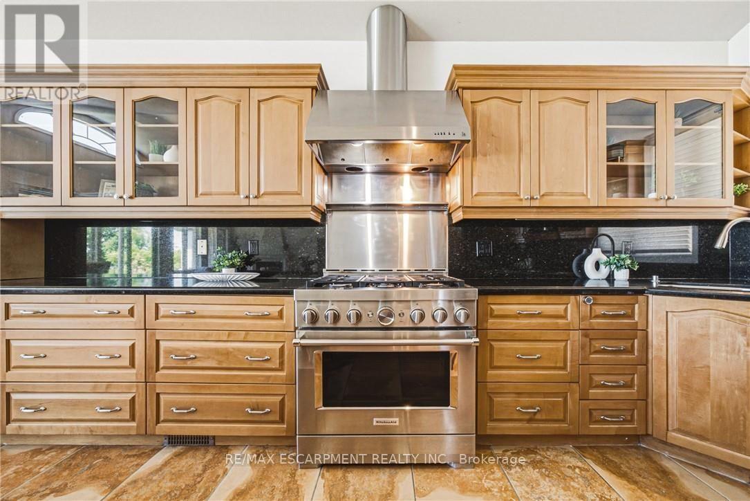 511 Glover Road, Hamilton, ON - Indoor Photo Showing Kitchen