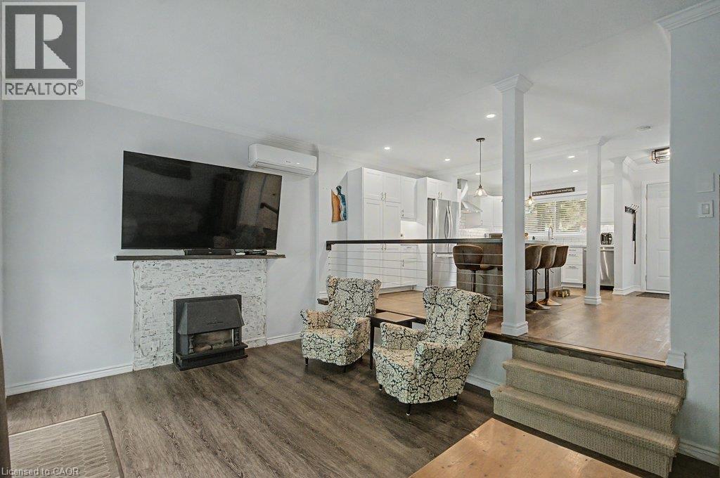 2050 Upper Middle Road Unit# 164, Burlington, ON - Indoor Photo Showing Living Room With Fireplace