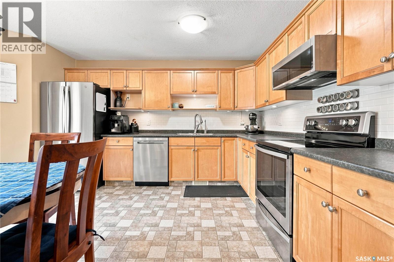 1030 Orchid Way N, Regina, SK - Indoor Photo Showing Kitchen