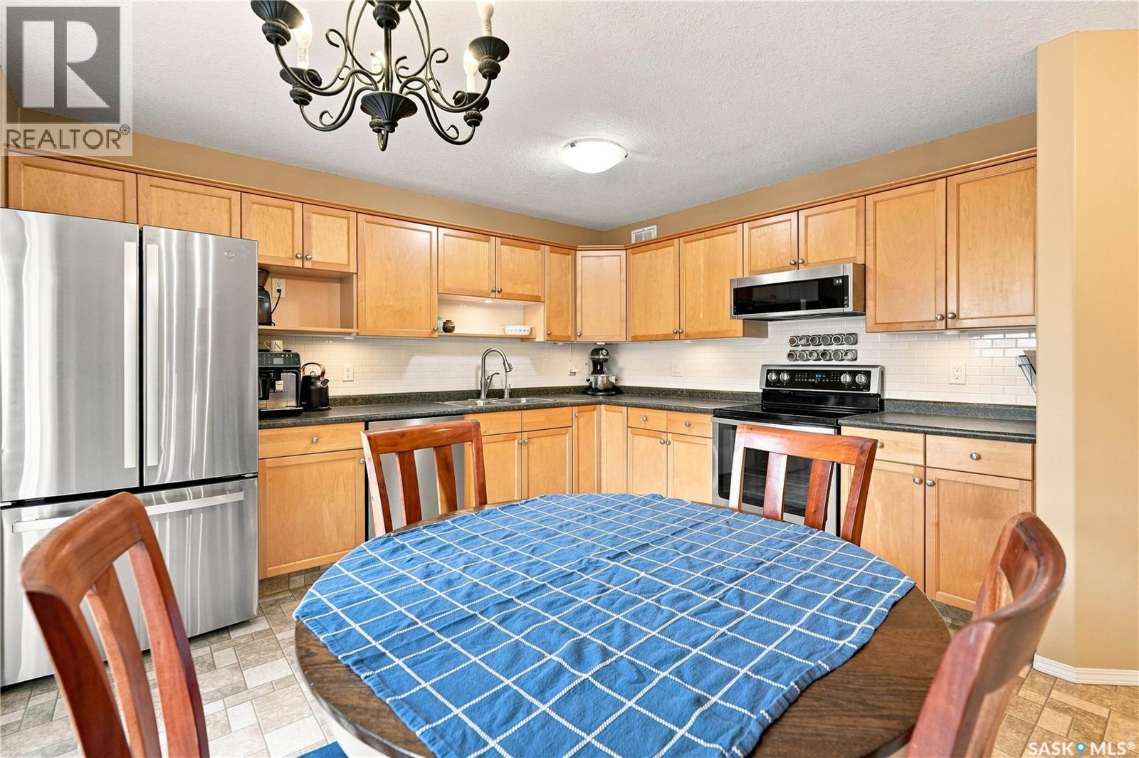 1030 Orchid Way N, Regina, SK - Indoor Photo Showing Kitchen