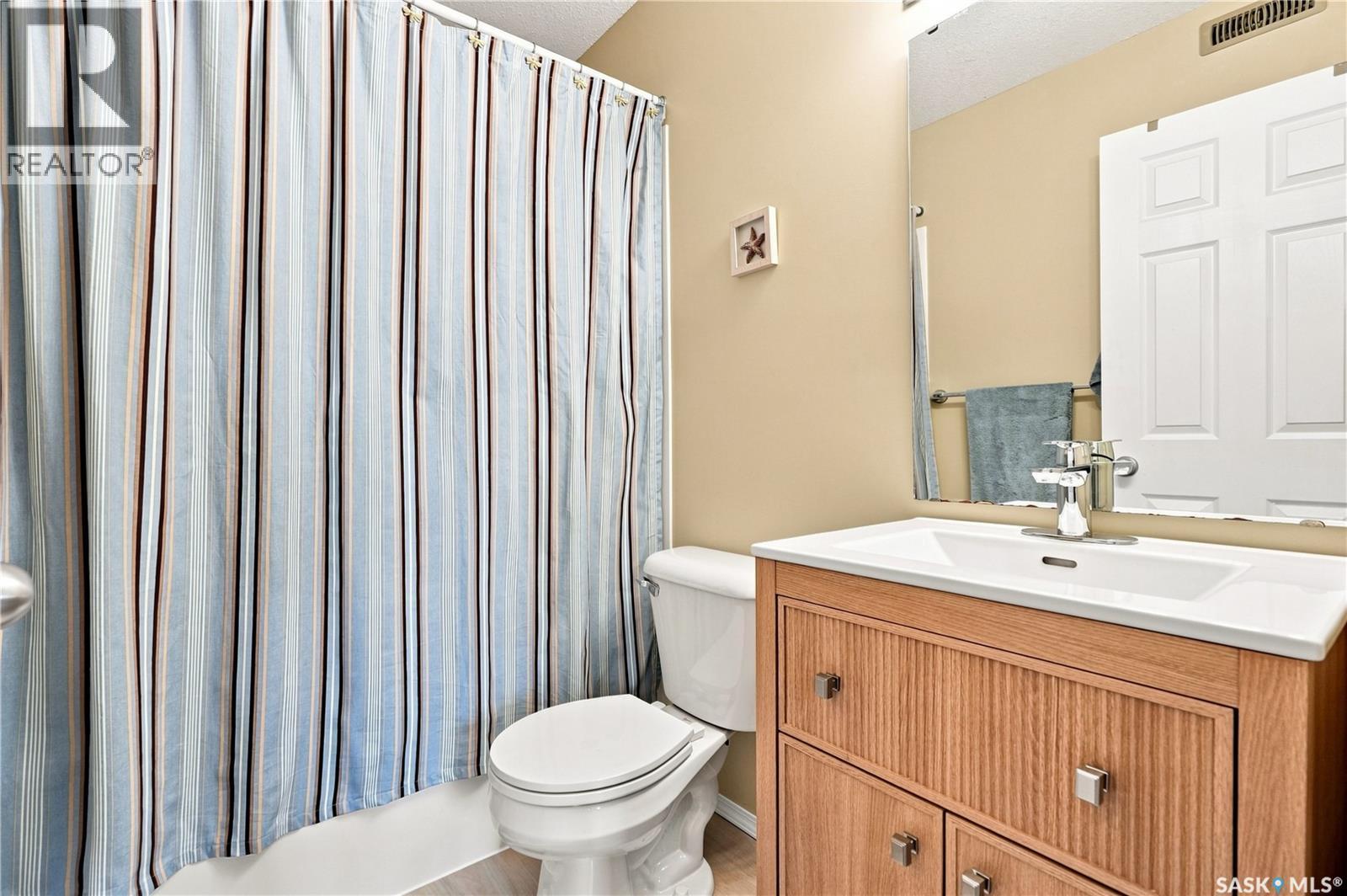 1030 Orchid Way N, Regina, SK - Indoor Photo Showing Bathroom