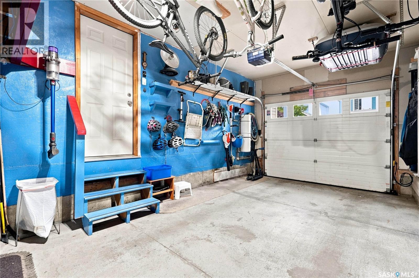 1030 Orchid Way N, Regina, SK - Indoor Photo Showing Garage