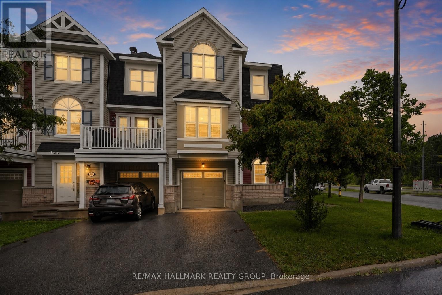 588 Foxlight Circle, Ottawa, ON - Outdoor With Facade