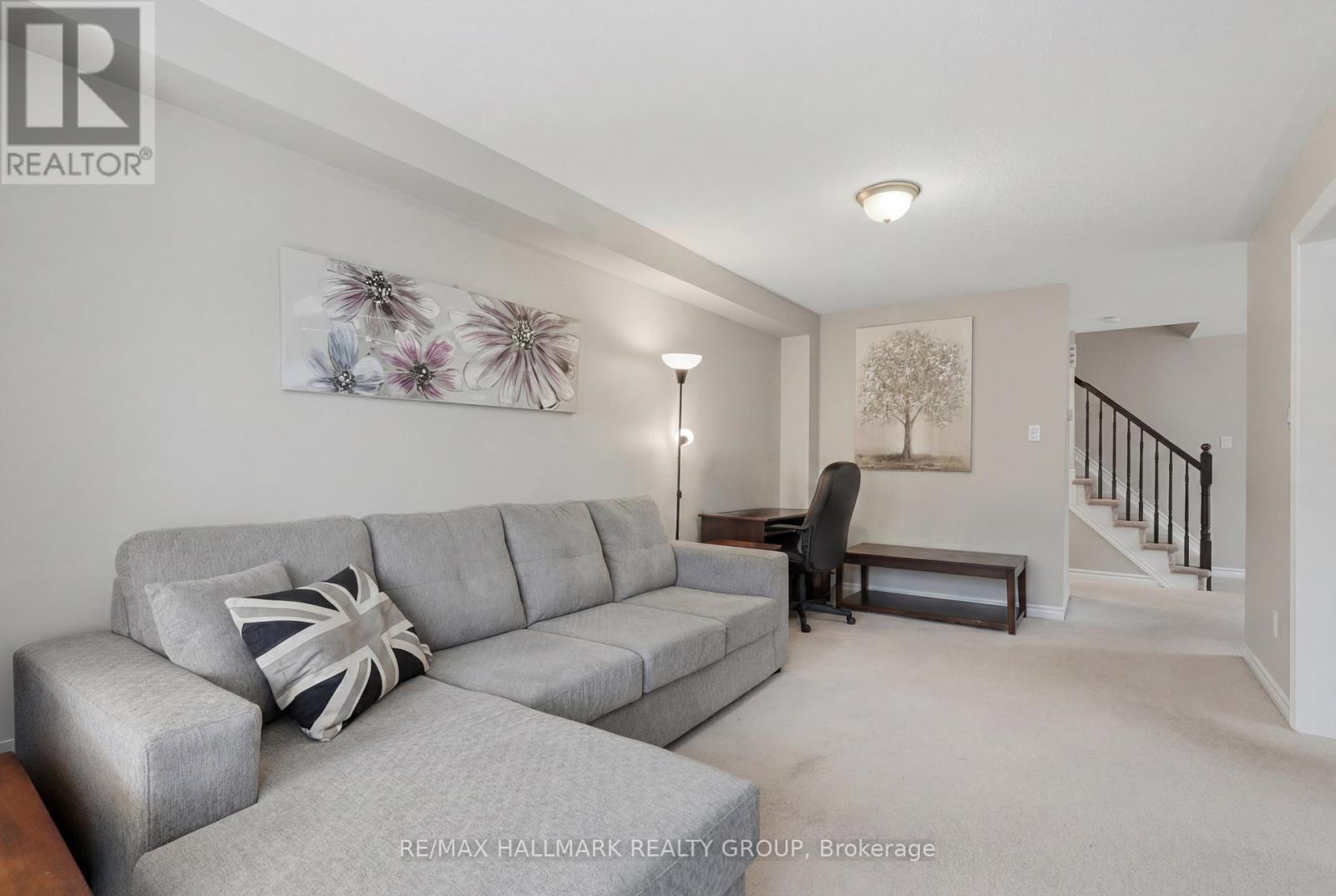 588 Foxlight Circle, Ottawa, ON - Indoor Photo Showing Living Room