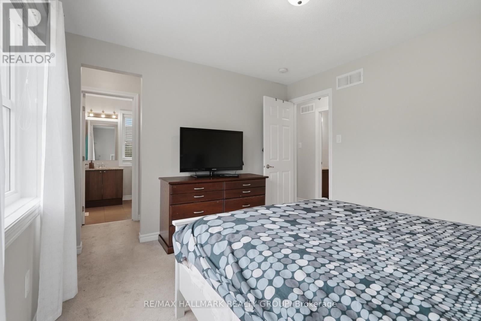 588 Foxlight Circle, Ottawa, ON - Indoor Photo Showing Bedroom