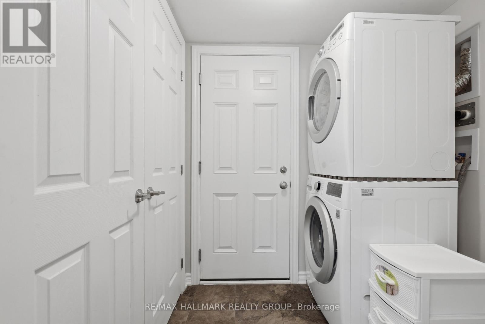 588 Foxlight Circle, Ottawa, ON - Indoor Photo Showing Laundry Room