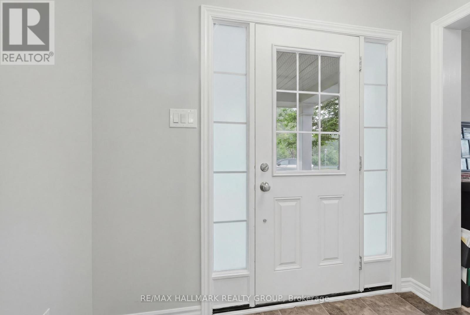 588 Foxlight Circle, Ottawa, ON - Indoor Photo Showing Other Room