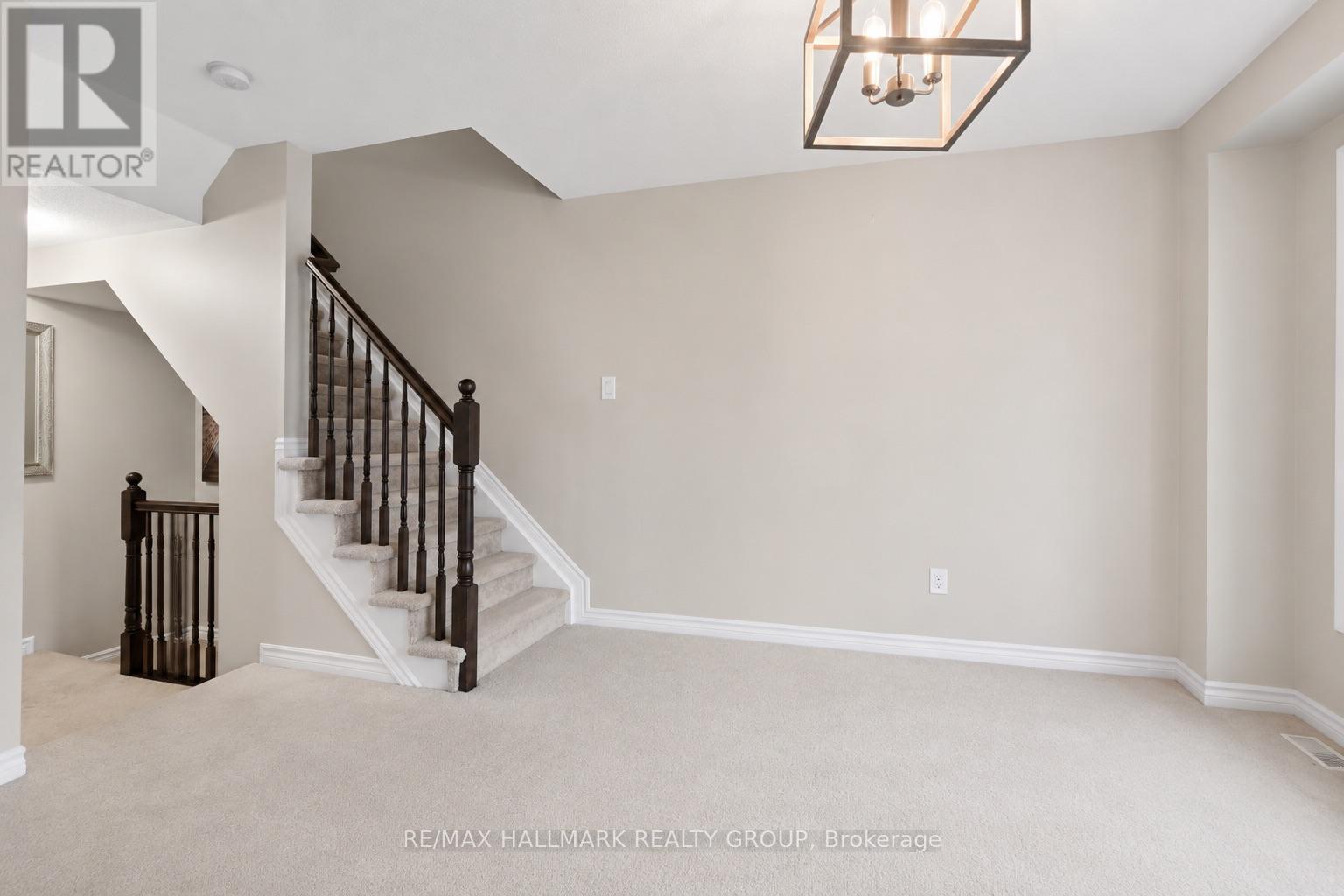 588 Foxlight Circle, Ottawa, ON - Indoor Photo Showing Other Room