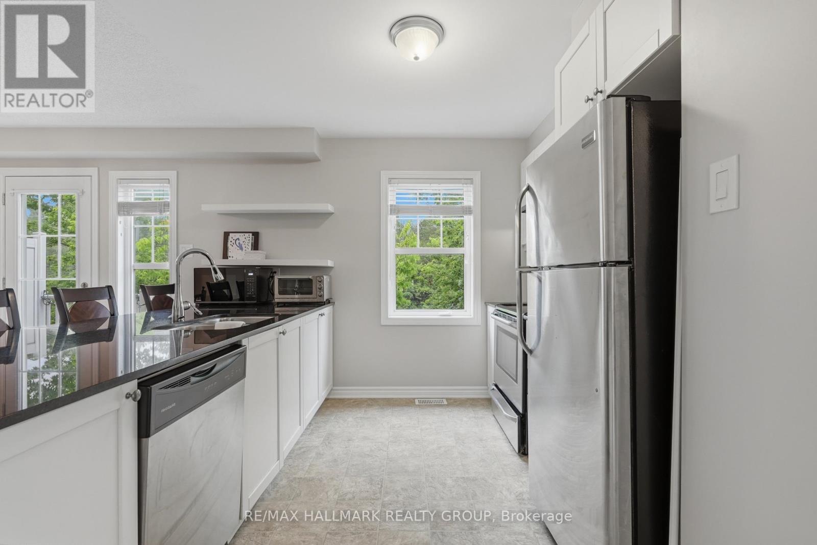 588 Foxlight Circle, Ottawa, ON - Indoor Photo Showing Kitchen With Stainless Steel Kitchen
