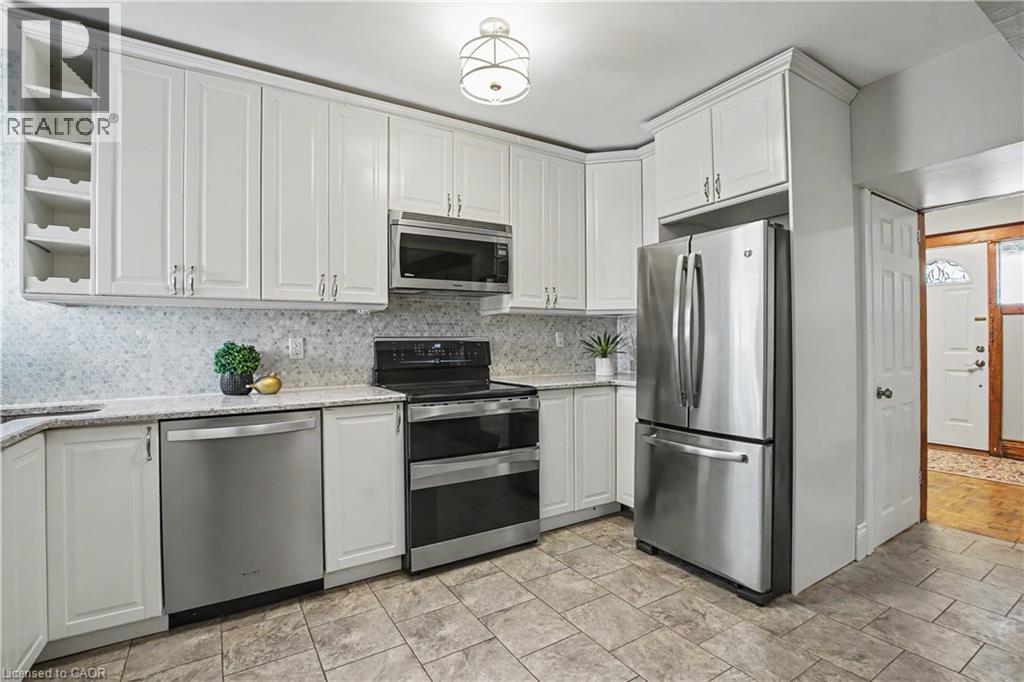 279 Ottawa Street S, Hamilton, ON - Indoor Photo Showing Kitchen