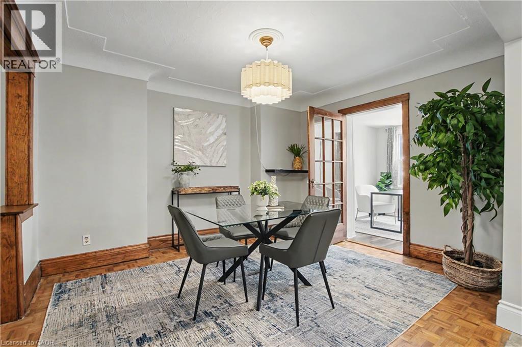 279 Ottawa Street S, Hamilton, ON - Indoor Photo Showing Dining Room