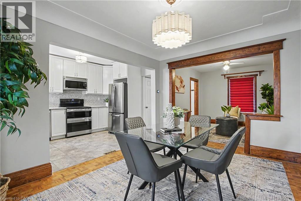 279 Ottawa Street S, Hamilton, ON - Indoor Photo Showing Dining Room