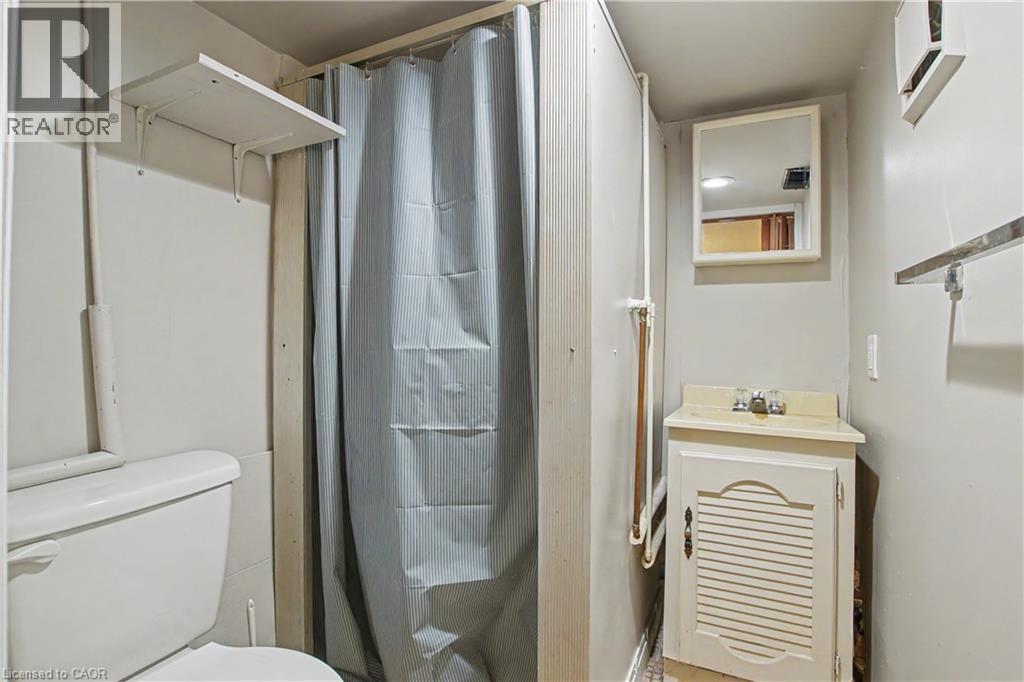 279 Ottawa Street S, Hamilton, ON - Indoor Photo Showing Bathroom
