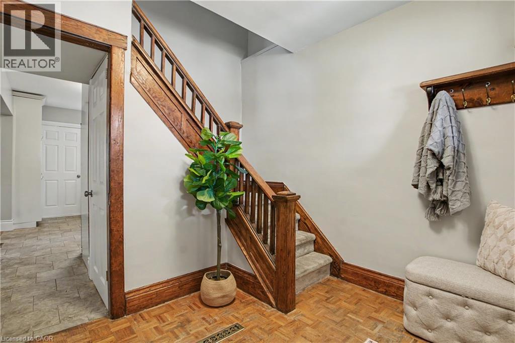279 Ottawa Street S, Hamilton, ON - Indoor Photo Showing Other Room