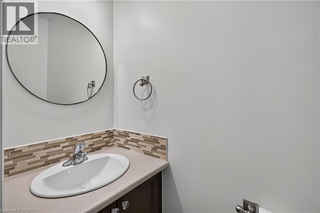 82 Maplevale Drive, Ancaster, ON - Indoor Photo Showing Bathroom