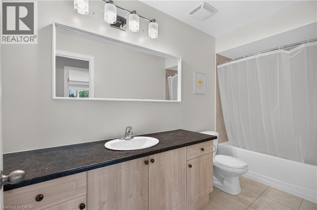 82 Maplevale Drive, Ancaster, ON - Indoor Photo Showing Bathroom