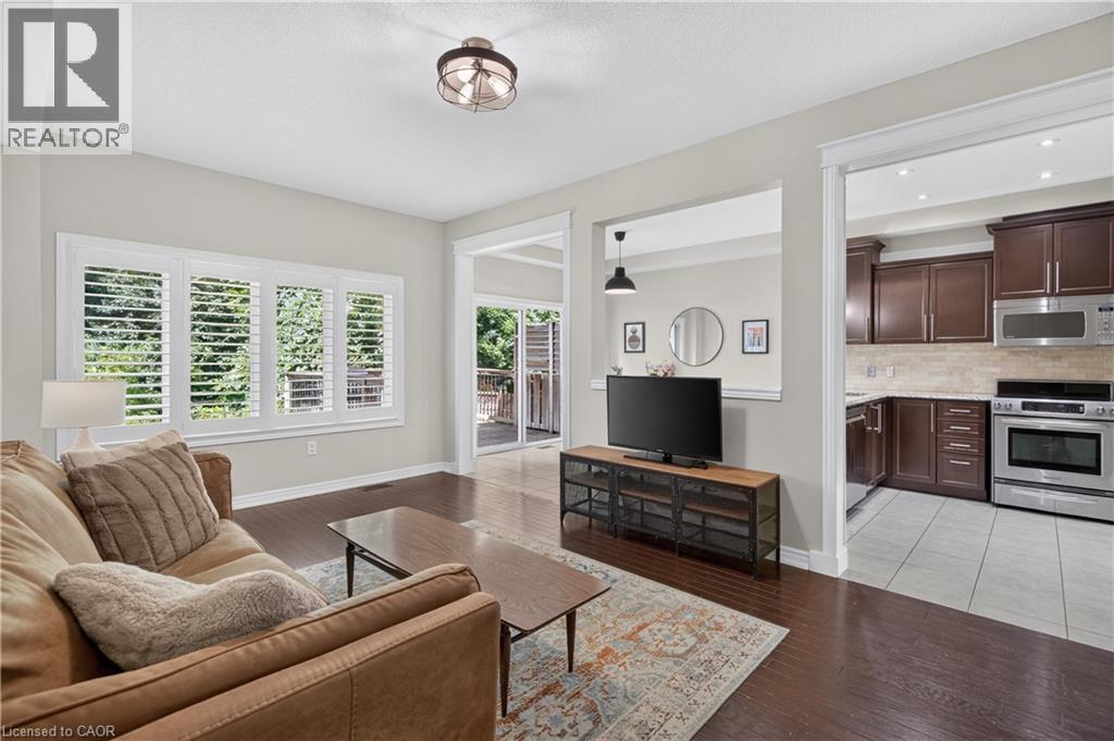 82 Maplevale Drive, Ancaster, ON - Indoor Photo Showing Living Room
