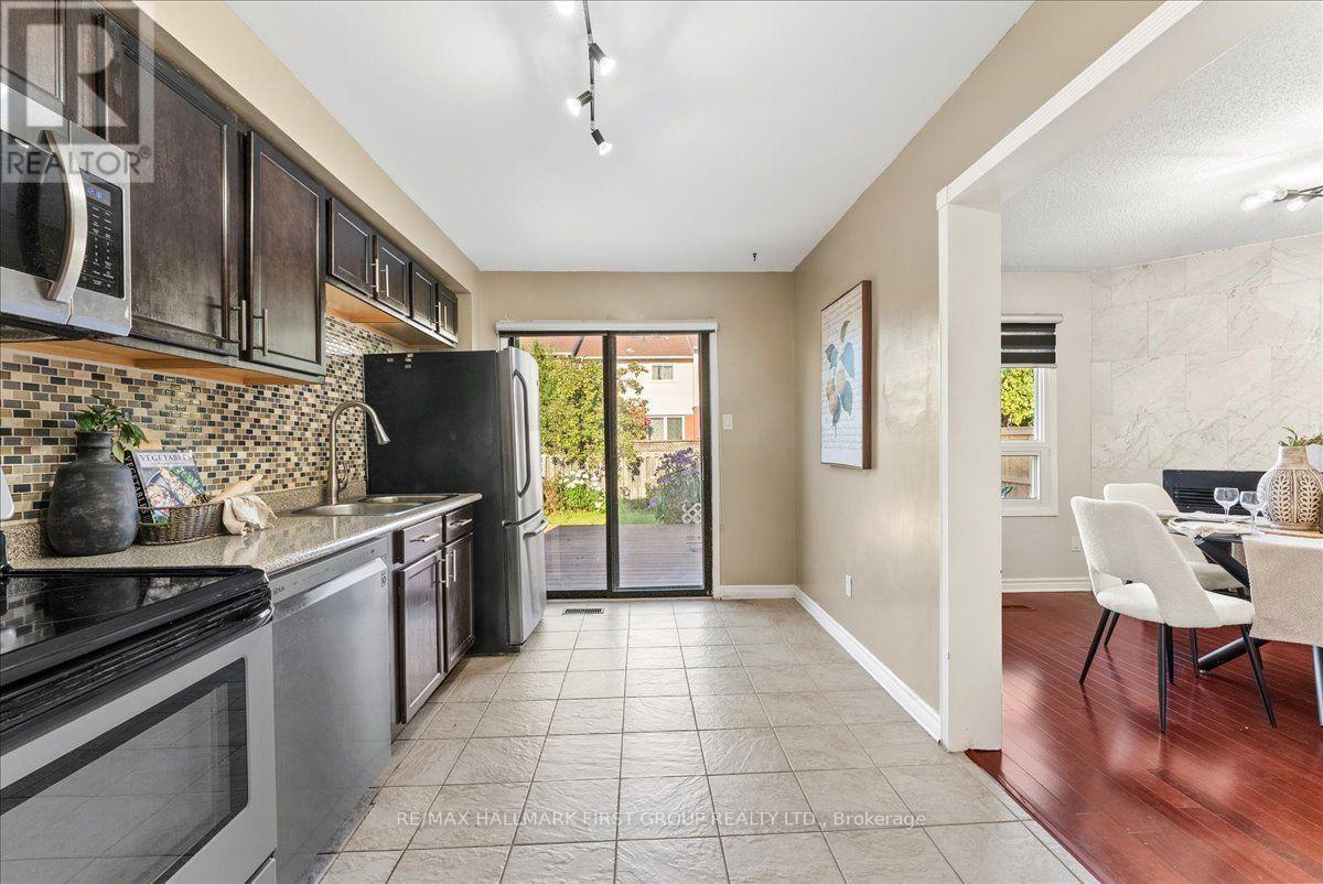 39 Keys Drive, Ajax, ON - Indoor Photo Showing Kitchen
