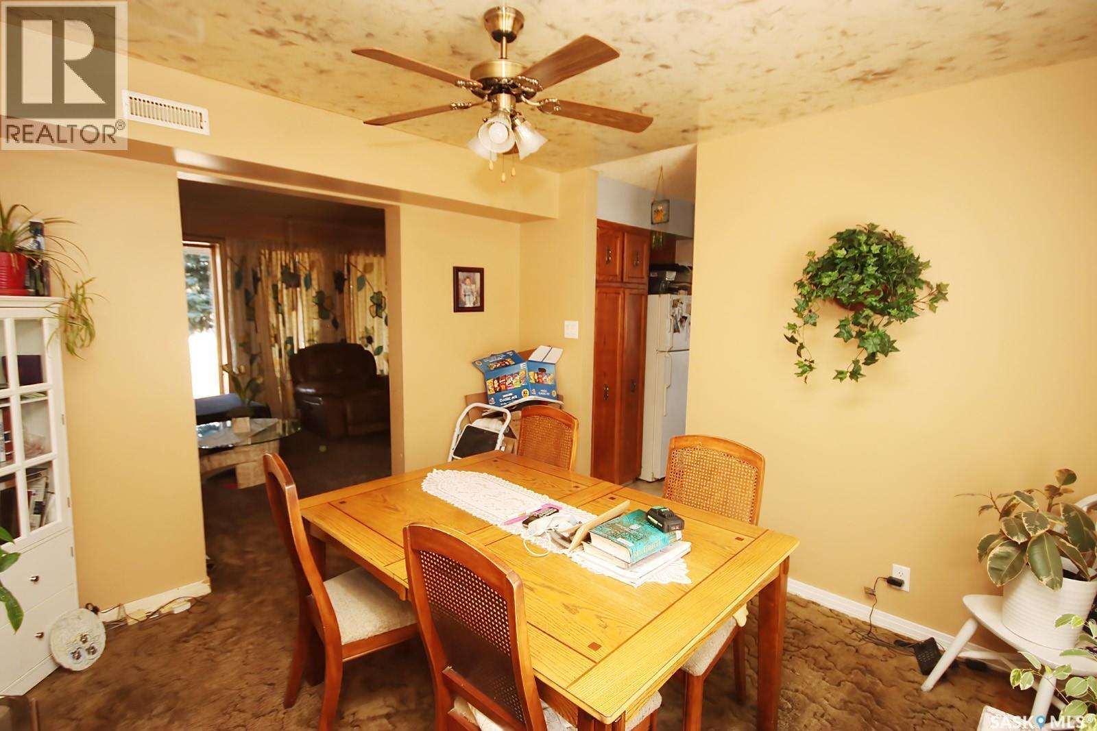 506 Garrish Place, Estevan, SK - Indoor Photo Showing Dining Room