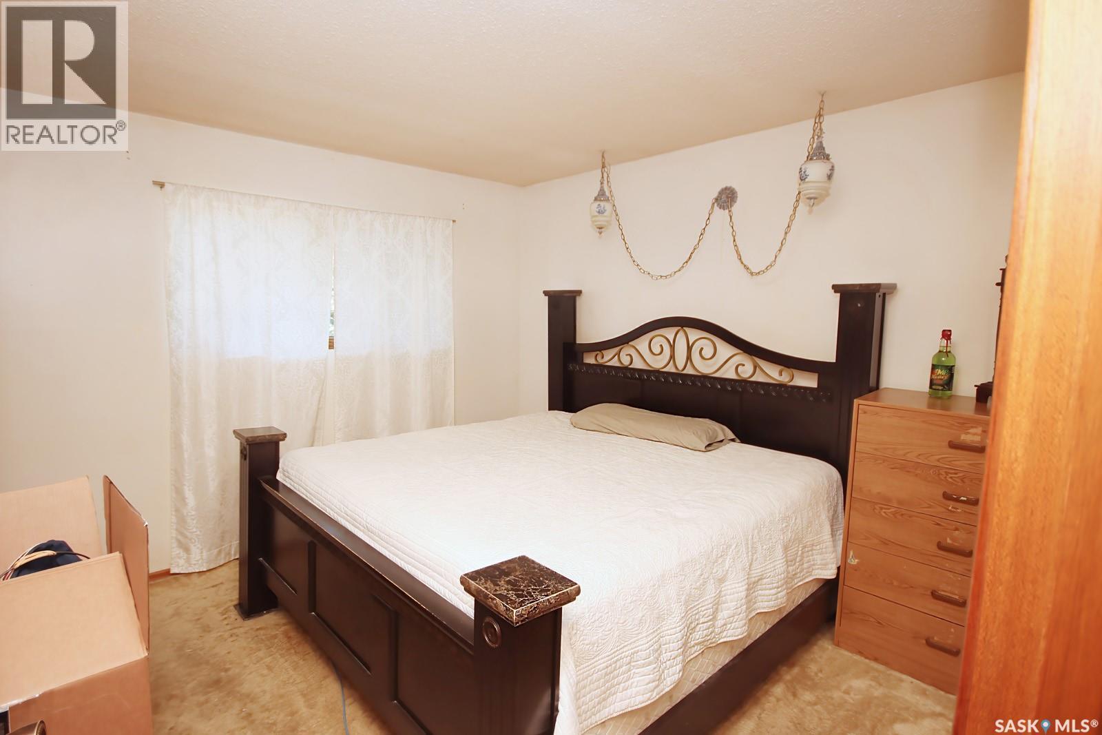 506 Garrish Place, Estevan, SK - Indoor Photo Showing Bedroom