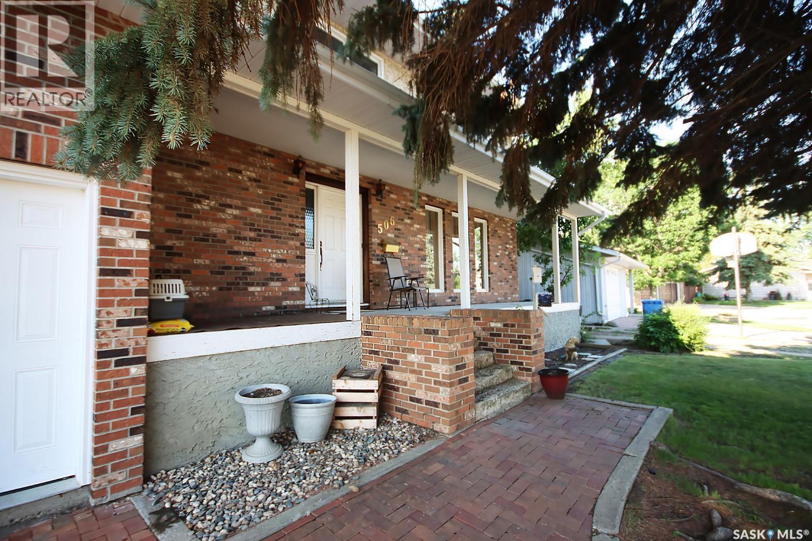 506 Garrish Place, Estevan, SK - Outdoor