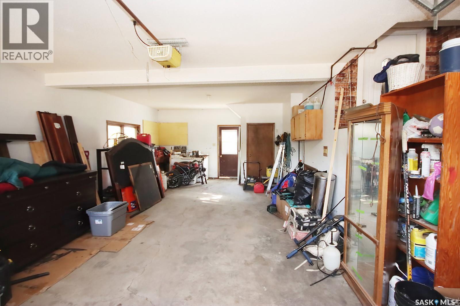 506 Garrish Place, Estevan, SK - Indoor Photo Showing Garage
