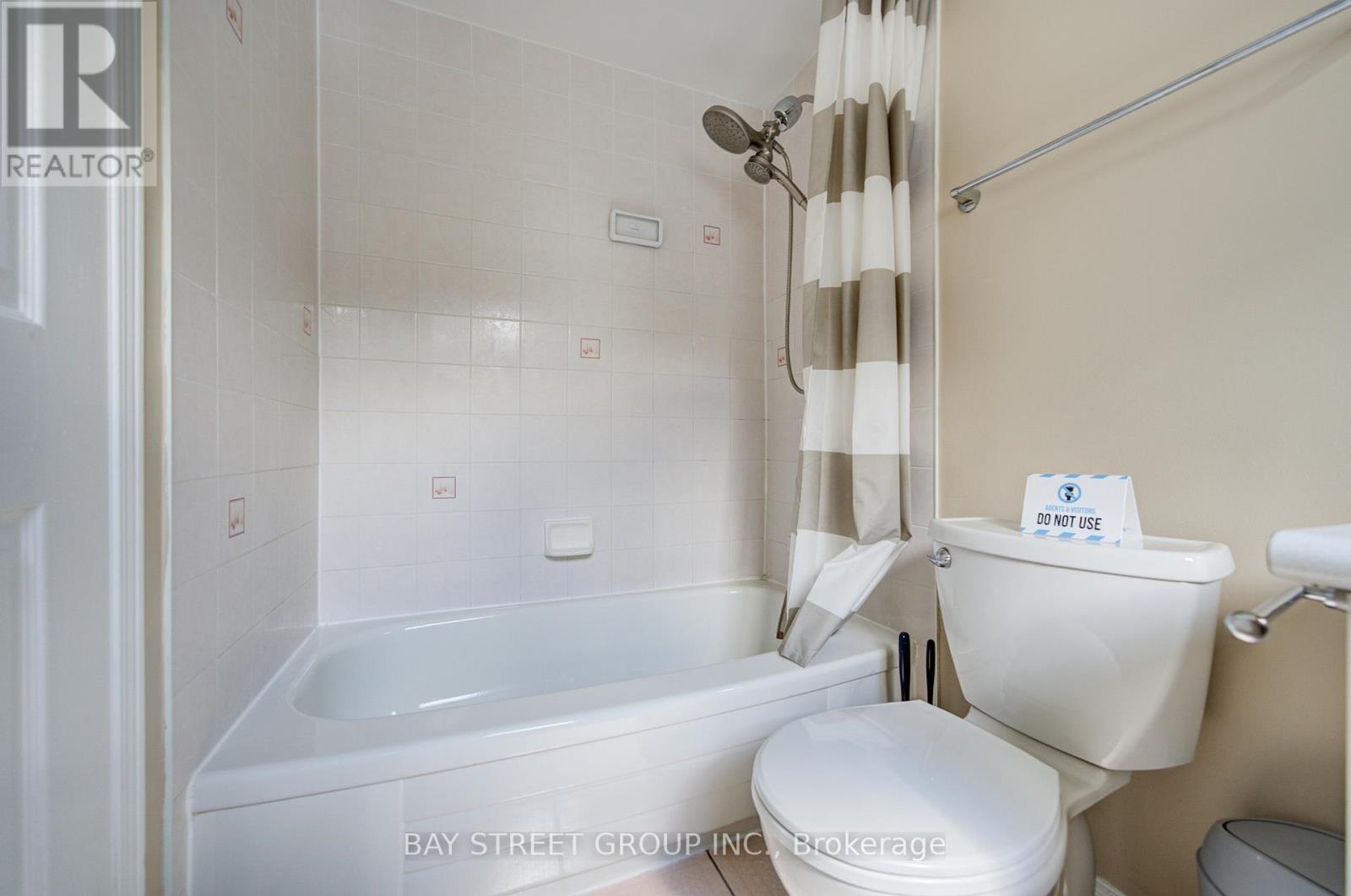 5922 Dalebrook Crescent, Mississauga, ON - Indoor Photo Showing Bathroom