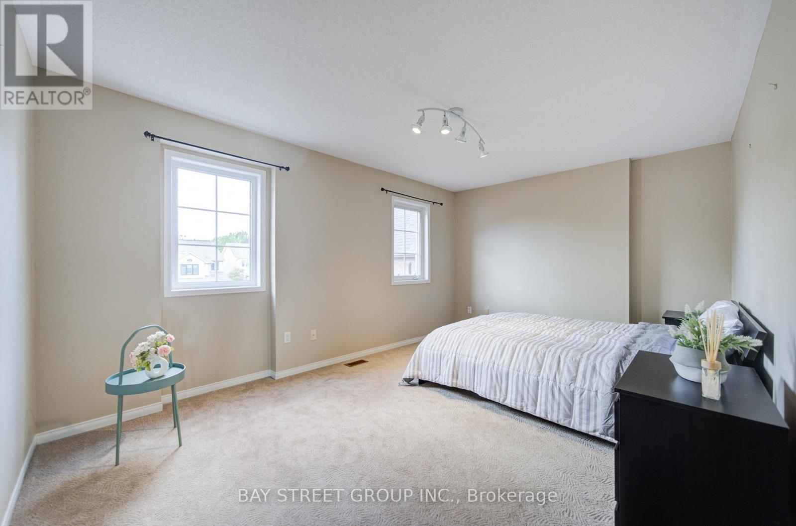 5922 Dalebrook Crescent, Mississauga, ON - Indoor Photo Showing Bedroom