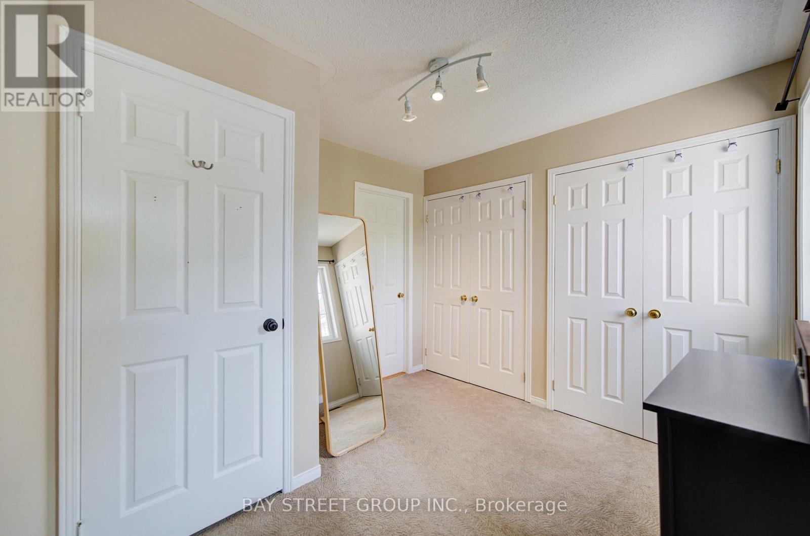 5922 Dalebrook Crescent, Mississauga, ON - Indoor