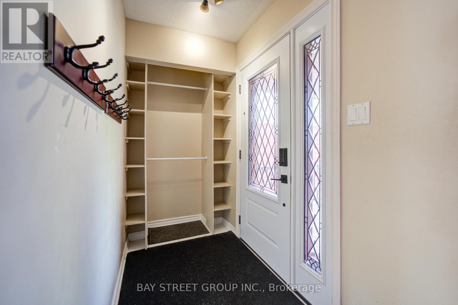 5922 Dalebrook Crescent, Mississauga, ON - Indoor