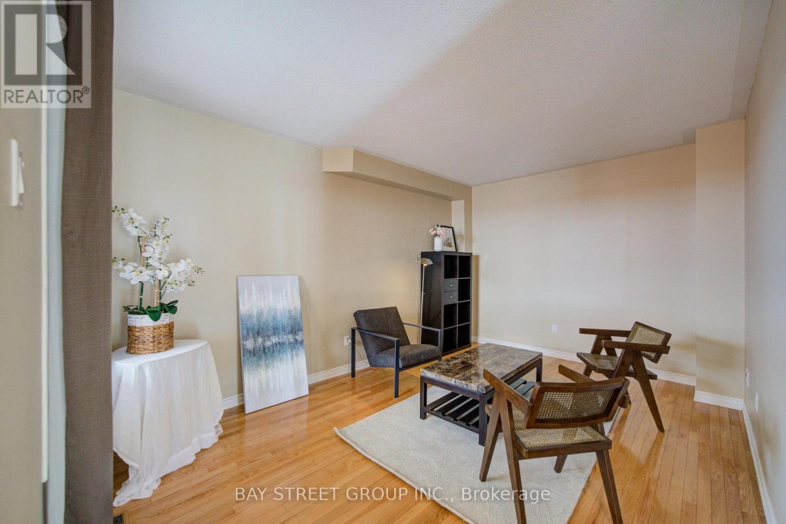 5922 Dalebrook Crescent, Mississauga, ON - Indoor