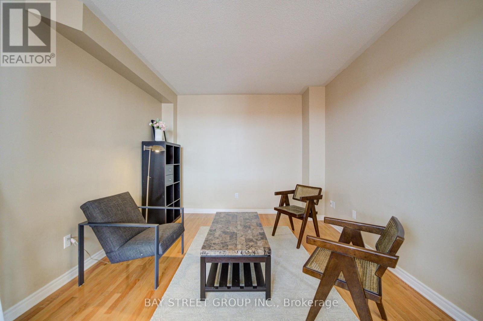 5922 Dalebrook Crescent, Mississauga, ON - Indoor