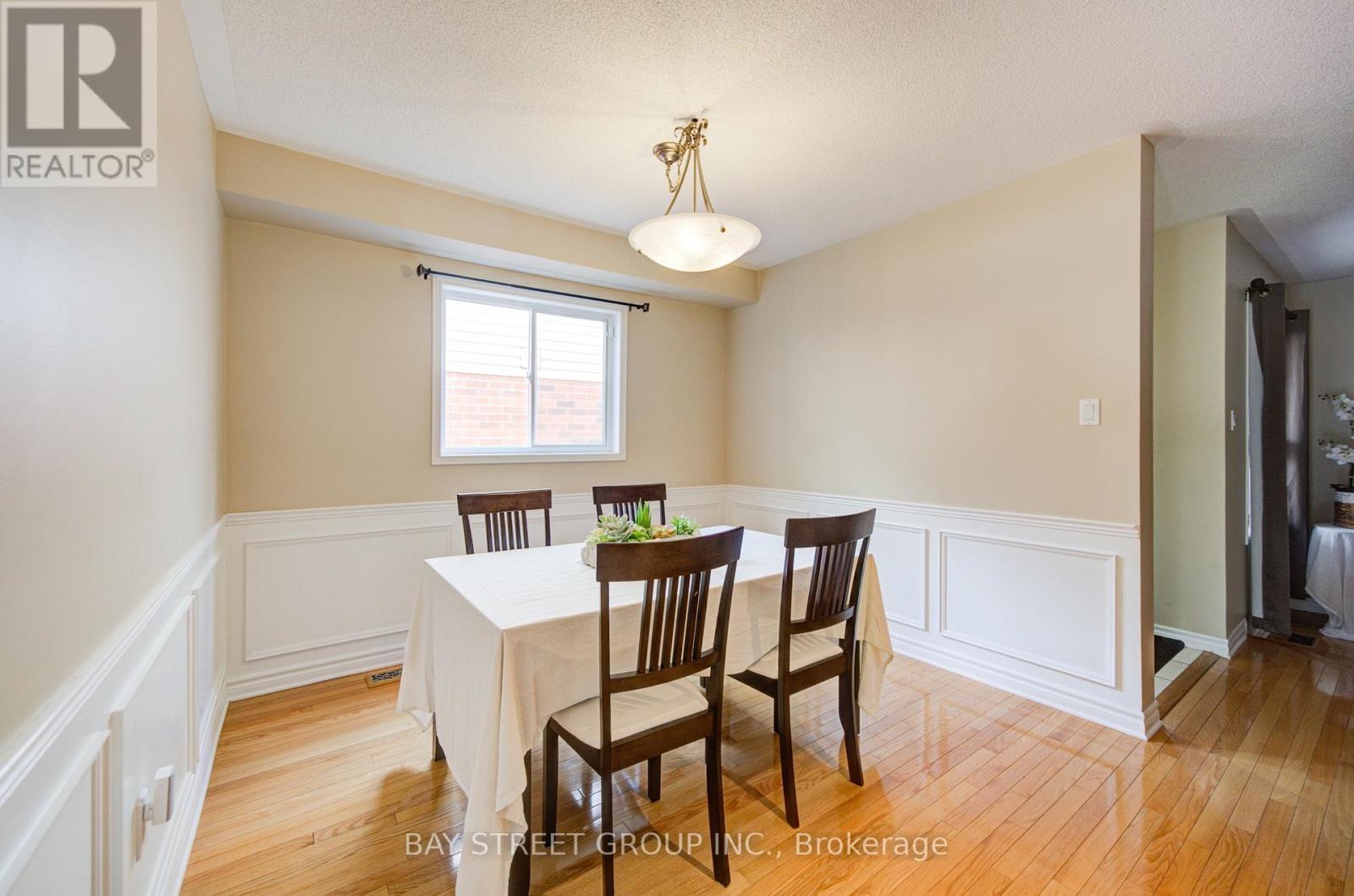 5922 Dalebrook Crescent, Mississauga, ON - Indoor Photo Showing Dining Room