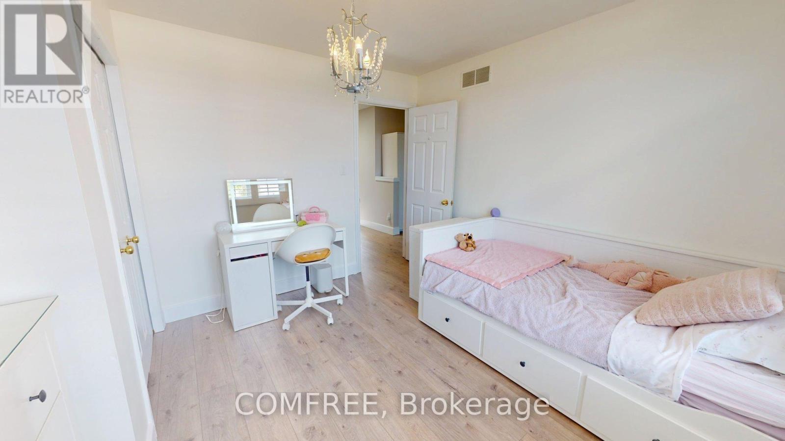 723 Munich Circle, Waterloo, ON - Indoor Photo Showing Bedroom