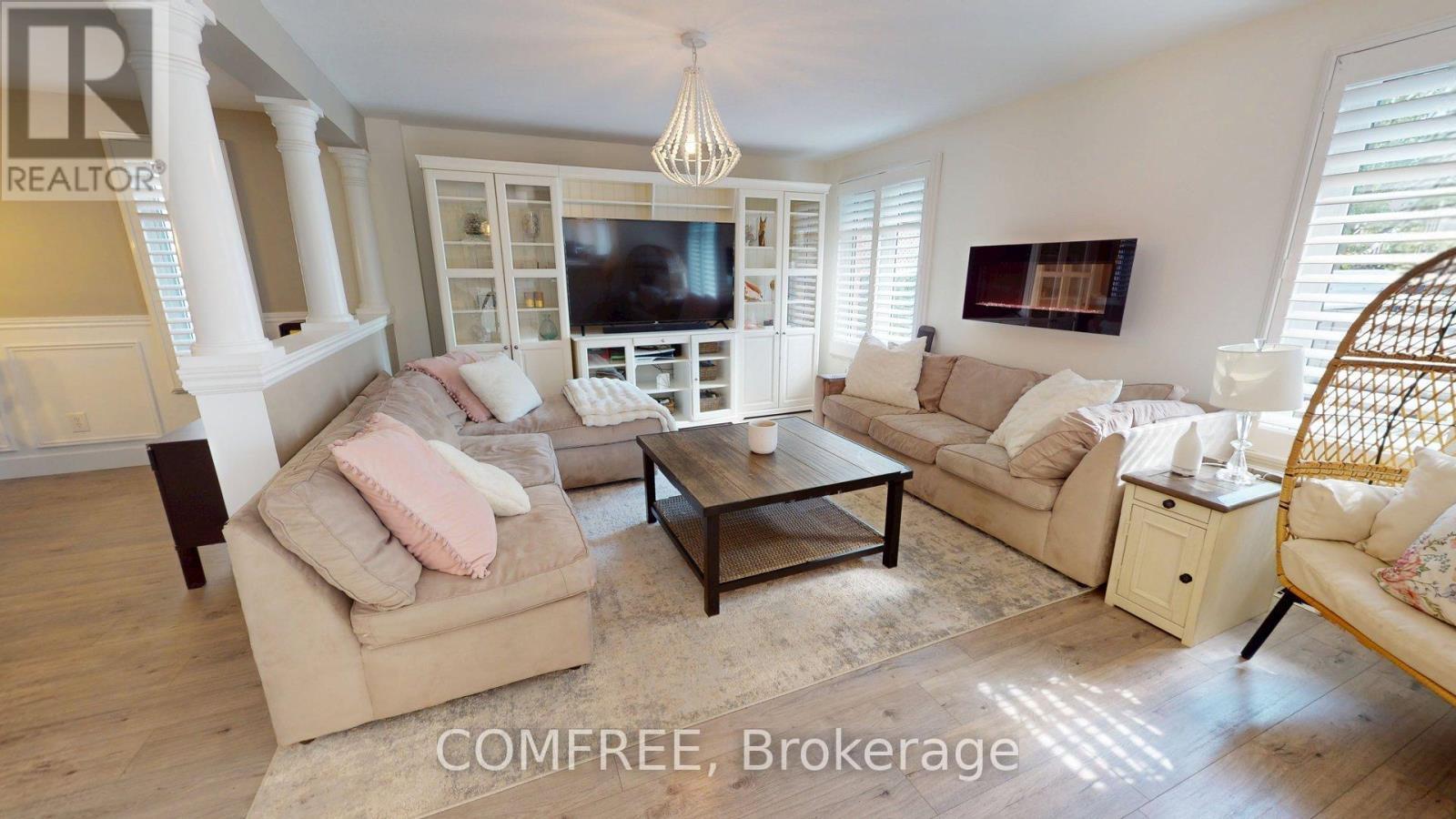 723 Munich Circle, Waterloo, ON - Indoor Photo Showing Living Room With Fireplace
