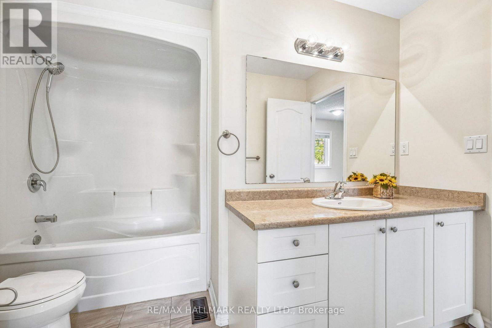 24 Markham Trail, Clarington, ON - Indoor Photo Showing Bathroom