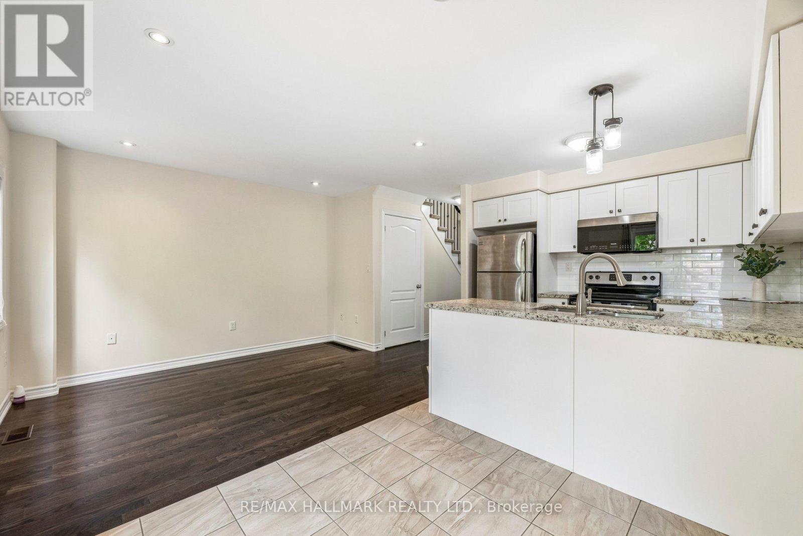 24 Markham Trail, Clarington, ON - Indoor Photo Showing Kitchen