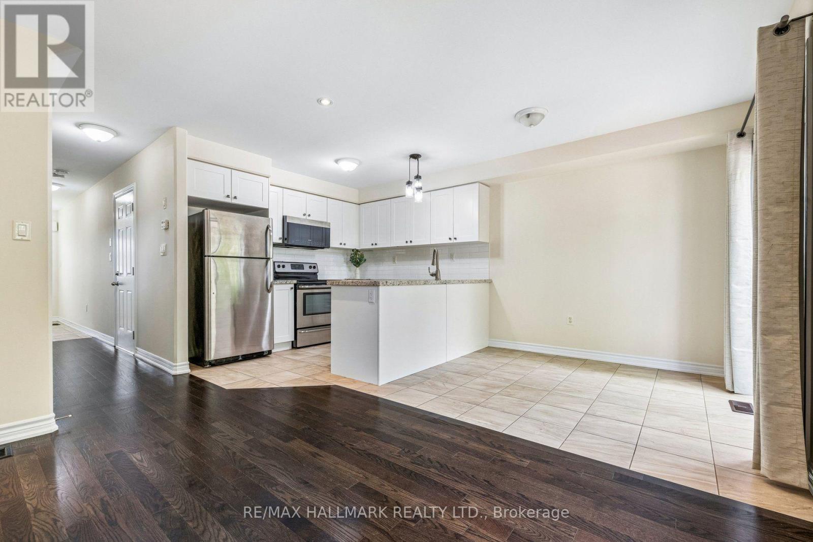 24 Markham Trail, Clarington, ON - Indoor Photo Showing Kitchen