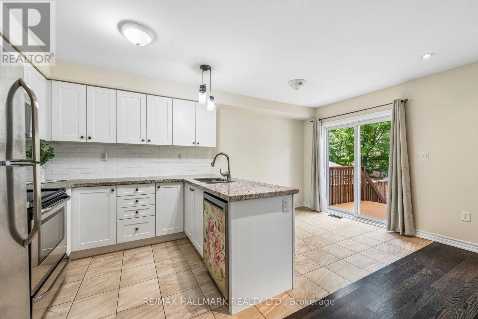 24 Markham Trail, Clarington, ON - Indoor Photo Showing Kitchen With Upgraded Kitchen
