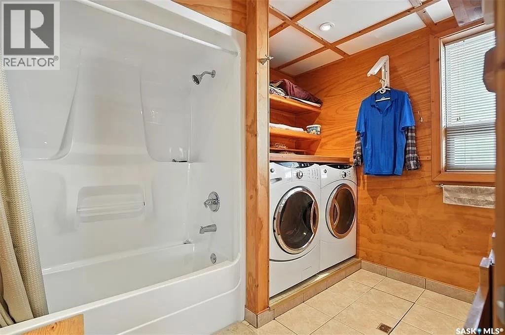 224 Bird Street, Loreburn, SK - Indoor Photo Showing Laundry Room