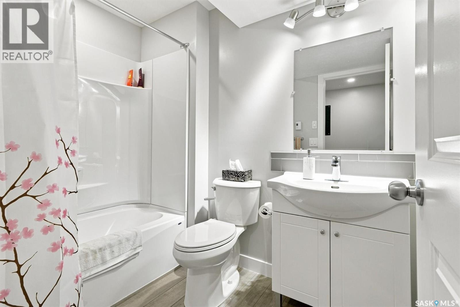 143 Barrett Street, Saskatoon, SK - Indoor Photo Showing Bathroom